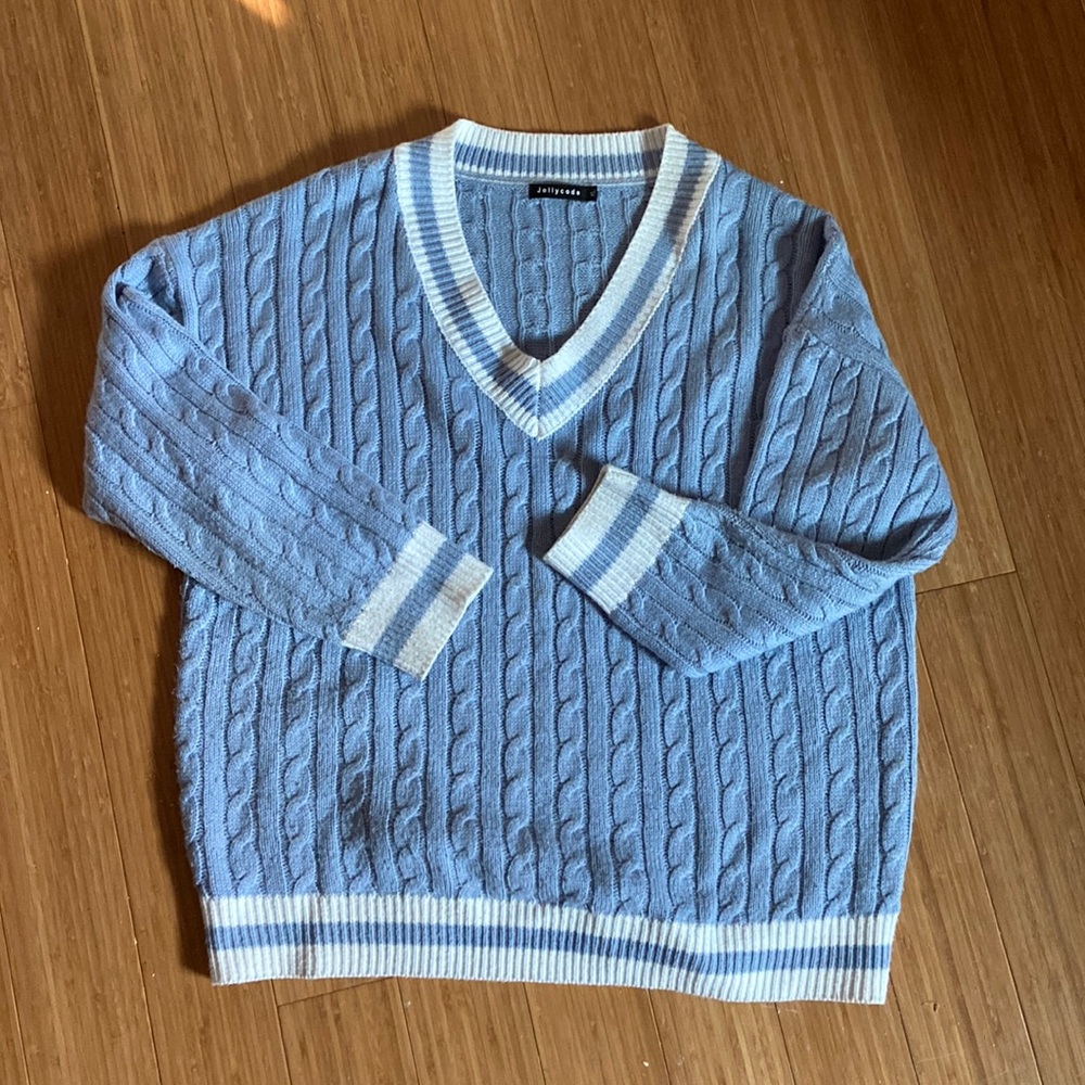 Cable knit vee neck sweater, light blue